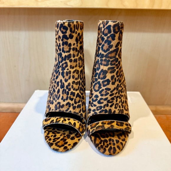 NWT Charles David Crosser Calf Hair Leopard Print Open Toe Heels - Picture 2 of 15